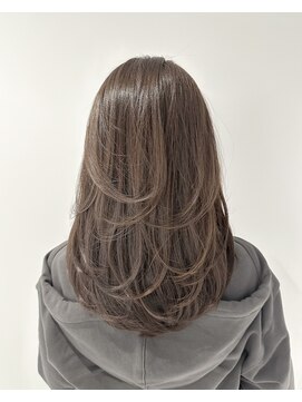 ムード(MOOD,) ダークアッシュ/ミディアムレイヤーカット/大人ガーリー/銀座