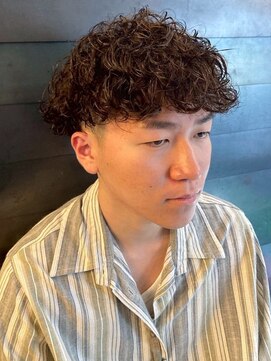 ディスイズバーバーフォース(THIS IS BARBER 4th) スパイラルパーマ マッシュ アッシュブラウン ツーブロック 眉毛