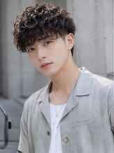 朝のスタイリングが劇的に変わる◎乾かすだけで動きと立体感♪トレンドのメンズパーマで一気に垢抜け！