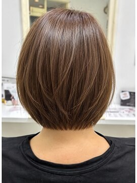 アトリーチェ 六科店(ATTRICE) 丸みと軽さの大人ショートボブ