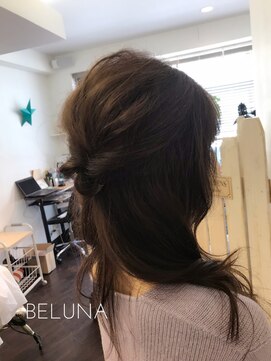 ベルナ(BELUNA) ハーフアレンジ☆魅せ髪クルリンパ♪