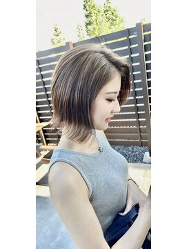 トゥエンティ(twenty) グレージュ×ミニボブ