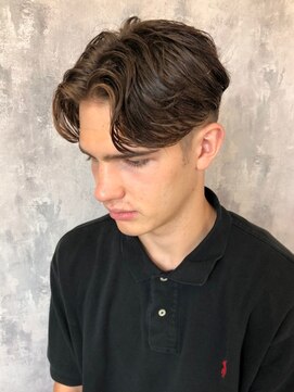 ザ マイル(The mile) センターパート刈り上げツーブロックショートメンズカット