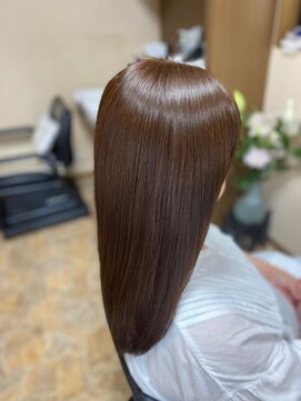 サロン ド シュウ 髪質改善　メテオストレートでつやつやに