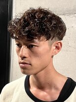 フイ メンズヘア ヨヨギ(Hui men's hair yoyogi) メンズ/アップバング/ツーブロックマッシュ/束感ショート波巻き