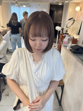 ネオリーブ チロル 横浜西口店(Neolive CiroL.) フォギーベージュ