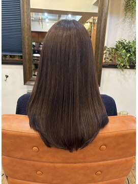 エルムトウキョウ(ELM Tokyo) 濃いめのシルバーで透明感カラー