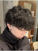 渋谷緩め波巻きスパイラルパーマメンズハイライトマッシュ