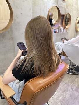 ソルトウォーター(SALT WATER) ベージュカラー　レイヤースタイル