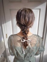 アロマ ヘアー ルーム 新宿3号店(AROMA hair room)&nbsp;大人可愛い編み下ろしアレンジ／リボンアレンジ／ゆるふわヘア