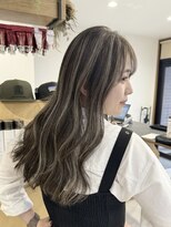チオ(Chio) 立体感と透明感を両立「グレージュハイライト×ルーズウェーブ」