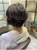 ショートヘア　ポイントパーマ