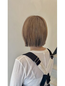 シエル ドゥ サワ(ciel de SAWA) 表面ブリーチ × デザインカラーボブ