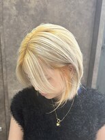 リリー バイ アオ(Lilly by AO)&nbsp;ホワイトベージュ×オレンジデザインカラー×抜け感ボブ