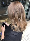 ハイトーンアッシュベージュ