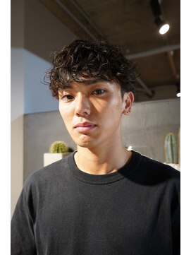 キュー(Cue_) 無造作ニュアンススパイラルメンズマッシュパーマ 2【影山】