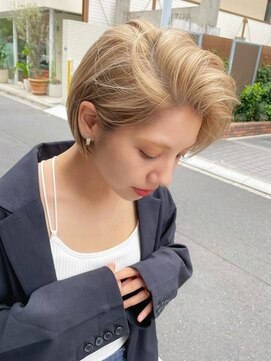 トルネード(TORNADO) 海外シティガールヘア ハイトーンシアベージュショートボブ t614