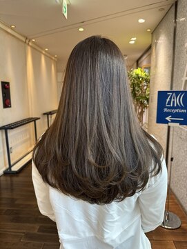 ザック ヴィ(ZACC  vie) レイヤーカット　オリーブベージュ　20代30代40代