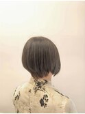 カーキベージュ×前下がり