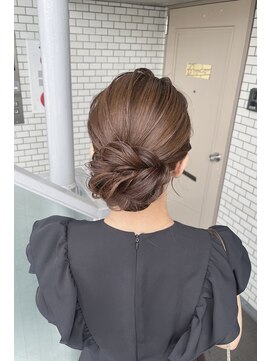 ソノ(sono) シニヨン アップヘア お呼ばれヘア 参列ヘア まとめ髪