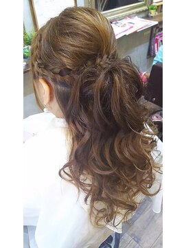 レヴィーマム(Revie mum) ハーフアップスタイル~三つ編みカチューシャ