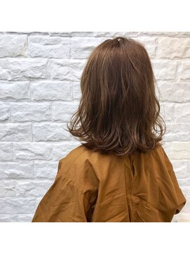 ラウレア(Laule'a) アプリコットベージュ 外ハネミディ イルミナカラー