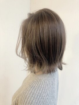 ジュエ ヘアー デザイン(Jue hair design) ラベンダーグレージュ　ふんわりレイヤー切りっぱなしボブ