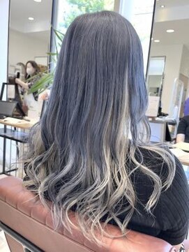 クアトログランシュ ひたちなか店(QUATRO×GranCieux) ブルーシルバー×インナーカラー×ホワイトベージュ