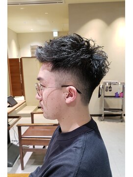 インアンドヤング(in&yang) フェード×ツイストスパイラルパーマ　アップバング