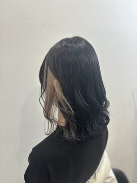 ラビス クローバー(Lovis clover) イメチェンヘアスタイル　ハッシュカット　フルバング