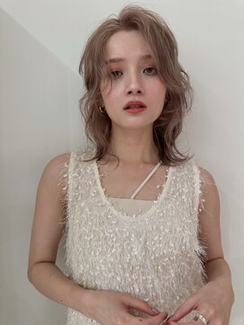 イェッカ(YECCA) ミディアムレイヤー×柔らかベージュ