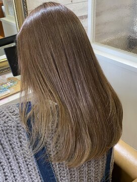 エム インターナショナル 白岡 キュート(EMU international CUTE) 表面の白髪が光らない☆チラ見えインナーカラー