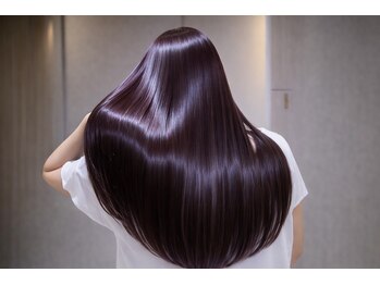 ルベウス(RUBEUS)の写真/髪質やクセを見極めダメージを抑えながら、自然で指通りなめらかなストレートを再現。理想のサラサラへアに
