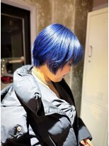 ネウィ 宮崎店(newi)&nbsp;鮮やかロイヤルブルー☆丸みシルエットの艶髪マッシュショート