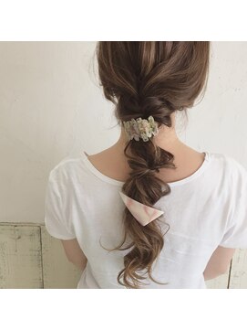 アンジュ(ange) 〔ange maco〕ロングのゆるめダウンスタイル