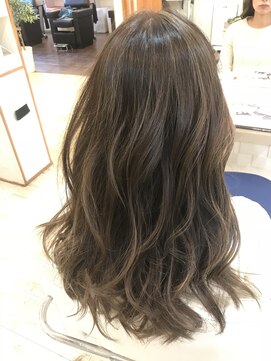 アーティスト サロン ショウ(artist salon SHOW) ゆるふわロング×グレージュカラー　30代40代50代