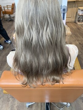 アクトゥス(AEQUITAS) ケアブリーチ×ホワイトカラー