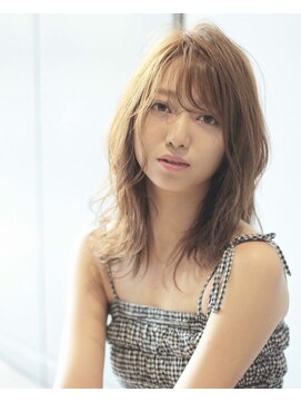リコ バイ マリス(Liko by maris) 前髪パーマと外はねミディアムの似合わせカットでエアリーロング