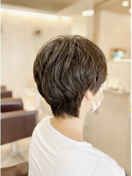 クール ヘアー ギャラリー 神明町店(COOL Hair gallery) 大人ショートスタイル グレイヘアショート 美シルエット