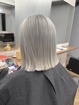 バレ(BALE)&nbsp;ホワイトグレー/ハイトーン/ボブ/ブリーチ/10代/20代/滋賀/草津