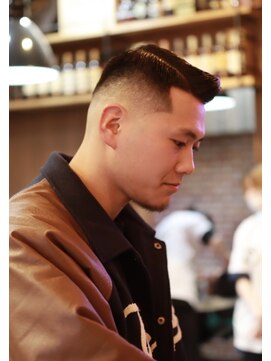 バーバーショップ スバル(BARBERSHOP SUBARU) ＜理容室＞＜バーバー＞サイドパート　シチサンわけ