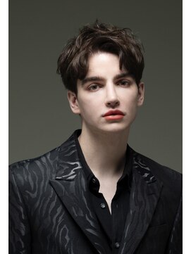 ダイアモンズ(DIAMONDS) センターパート×スタイリッシュパーマ×メンズメイク