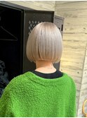 ホワイトシルバーミルクティーハイトーンカラーダブルカラーボブ