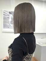 アム(am)&nbsp;1ブリーチ/グレージュカラー/ぷつっとボブ