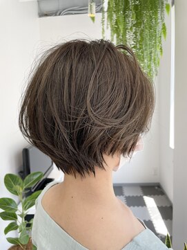 スミール(Smil) ショート×透明感カラーで大人可愛いスタイルに!