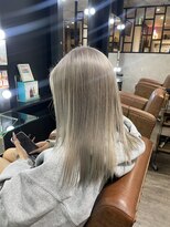 バズ サッポロ バイ フィーネ(BuzZ sapporo by Fi-Ne)&nbsp;シルバーグレージュ髪質改善