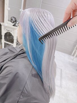 デイズ(days) ホワイトシルバーにインナーカラーペールブルーカラー