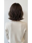 ウェーブ巻きスタイリングのボブスタイル
