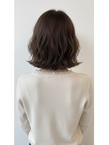 エシカル(ethical) ウェーブ巻きスタイリングのボブスタイル