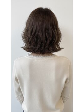 エシカル(ethical) ウェーブ巻きスタイリングのボブスタイル